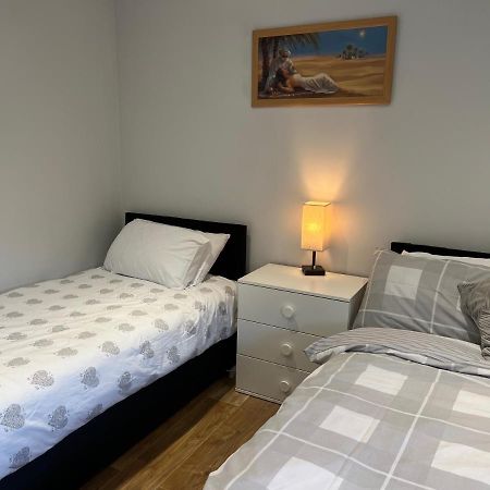 The Grande Residence - Close To Central London & Next To Northfield Tube Station Hanwell Extérieur photo